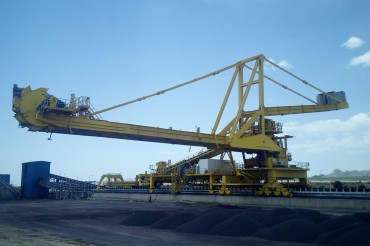 Stacker reclaimer iron ore