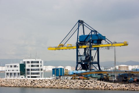 Coal ship unloader