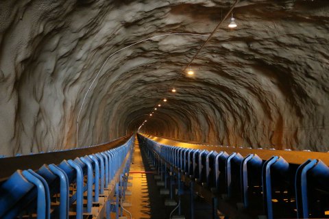 Iron ore tunnel conveyor